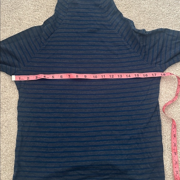 Oiselle Frosty Mile One Pullover in Curfew - Picture 6 of 7